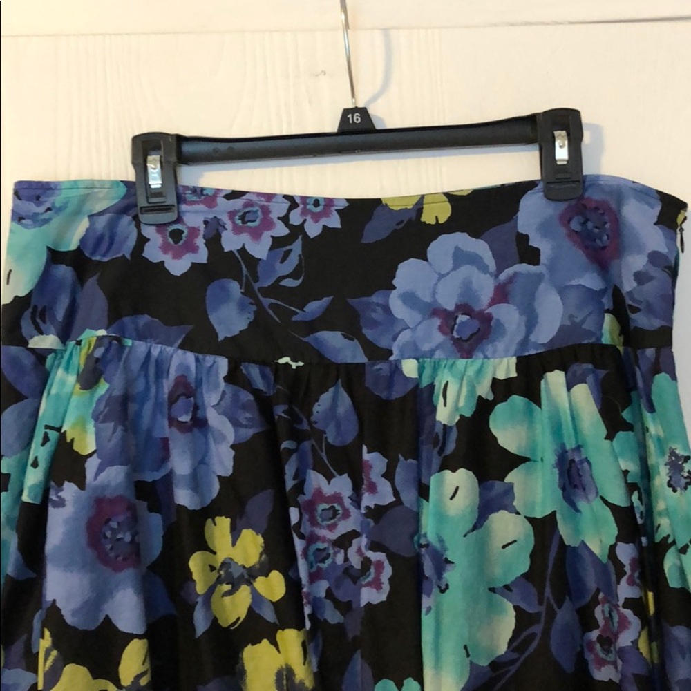 Floral skirt - Picture 2 of 7